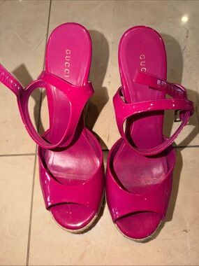 Gucci Fuchsia Patent Leather Open-Toe Ankle-Strap wedge size  39